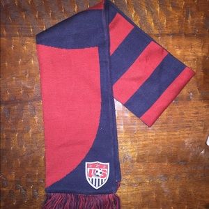 SOLD. US Nike Soccer Scarf Burgundy & Blue